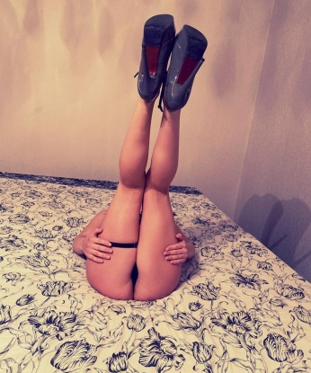 🌟 У меня мягкие руки и огонь в глазах, гарантируя незабываемый опыт. 💋 Живу в Москве, где могу принять тебя в своей комфортабельной апартаменте или приехать к тебе. 🏡 У меня широкий спектр услуг, от классического секса и эротического массажа до ролевых игр и фетишей. 🔥 На фото ты можешь увидеть мою сексуальность и изысканный облик. 📸 Довольные клиенты рекомендуют меня своим друзьям, обещая ощутить нирвану в моих объятиях. 🌌 Открой для себя новые грани удовольствия со мной и позволь мне сделать твои фантазии явью. 💫💕 Дарья
